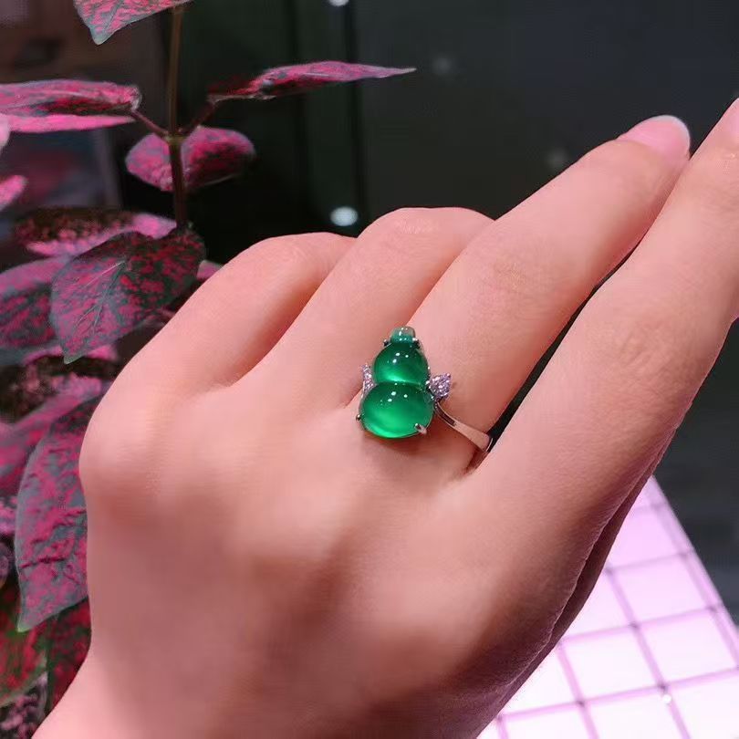 Bespoke Emerald Green Jadeite Hulu Ring